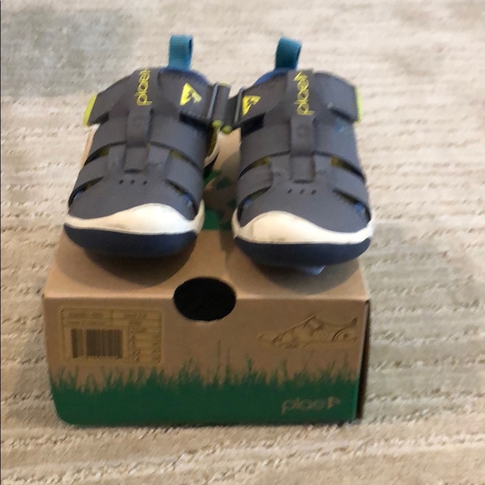 Plae casual shoes